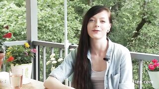 Ersties - Lisa M aus Hamburg masturbiert sinnlich im Schlafzimmer