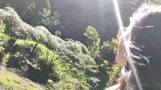 Desconocido me invita a fumar en el parque ARVI y termino follandome entre la naturaleza de Medellin