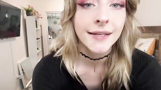 Mommy Wiinie Introduces You To Ass Play // With Virtual Kissing