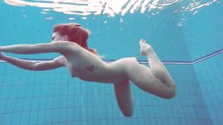 Hot and knowing babe Alice in the pool