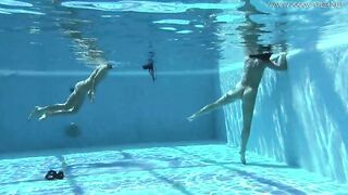 Pretty hot hotties Cruz and Jessica swim naked together